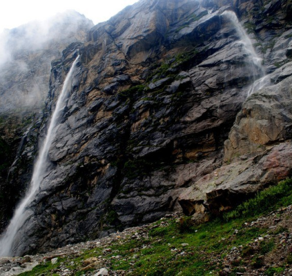 Vasudhara Falls trek
