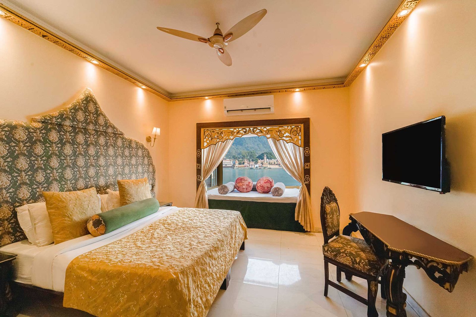 Riverside hotel in Rishikesh