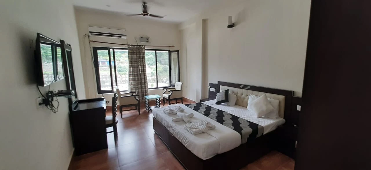 Resort in Nainital with mountain view