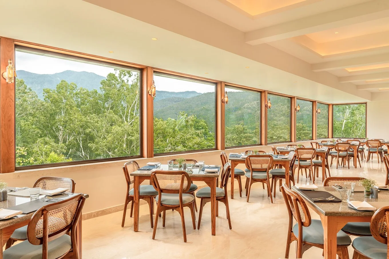 Hotel near Dehradun Railway Station