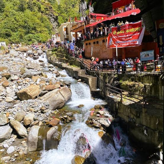 Scenic Barkot Stay
